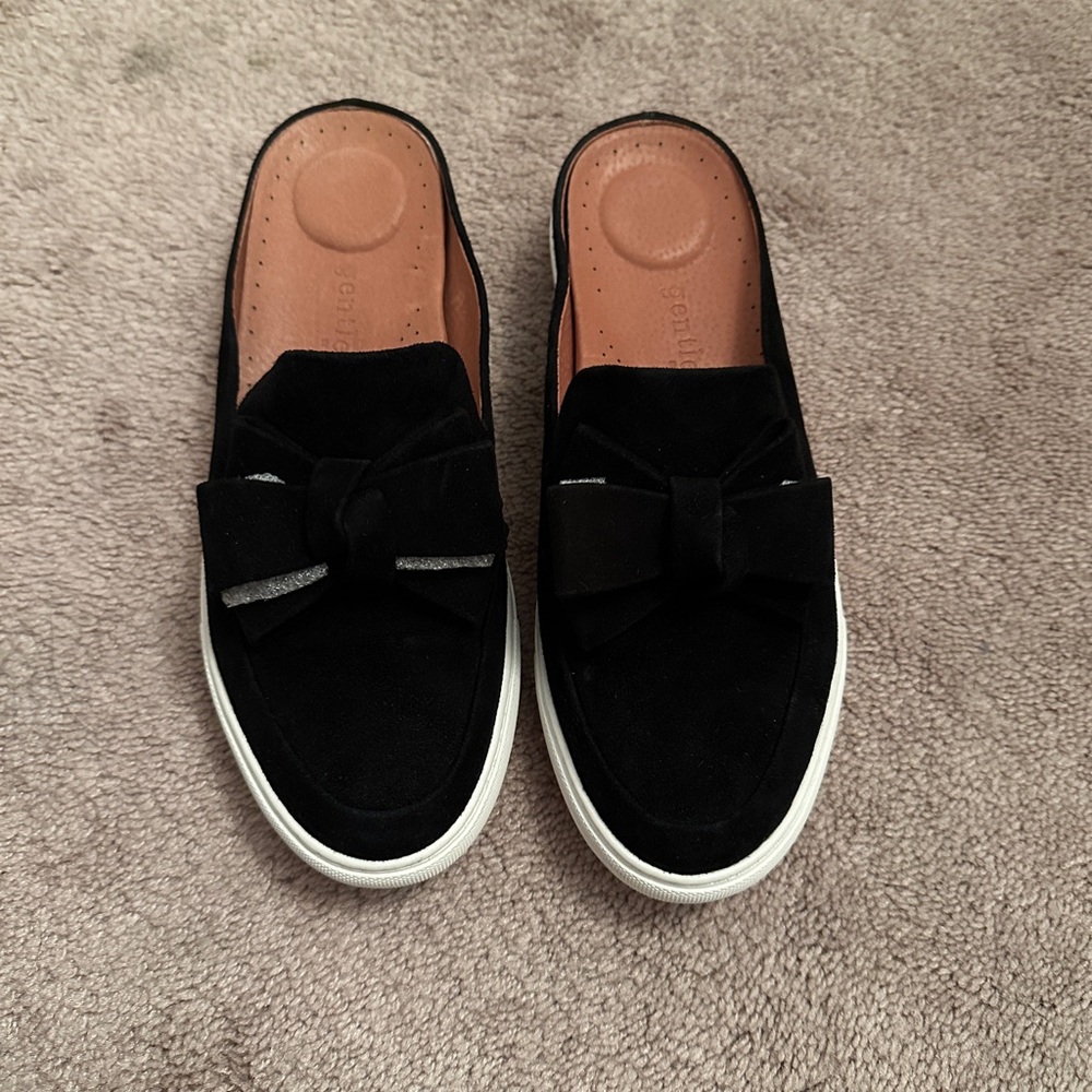 GENTLE SOULS BLACK BOW SLIP ON